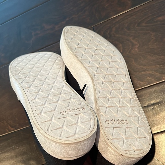 Adidas black sneaker 8.5 - Picture 7 of 10